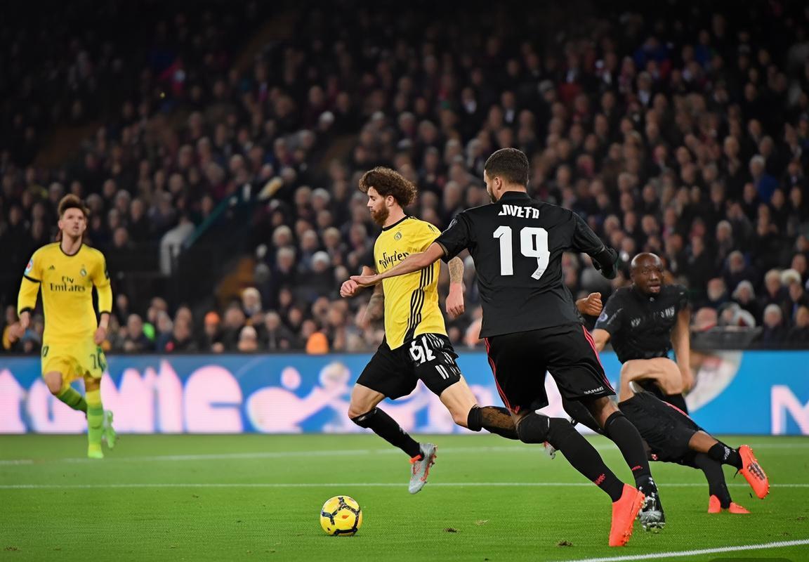 皇马锋线困境与吕迪格失误解析：何塞卢离队后阿隆索战术困局凸显